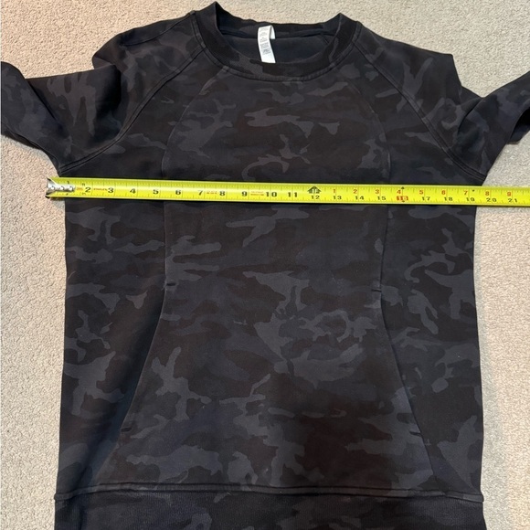 Lululemon scuba crew size 6 VVVGUC *flaw - Picture 4 of 8